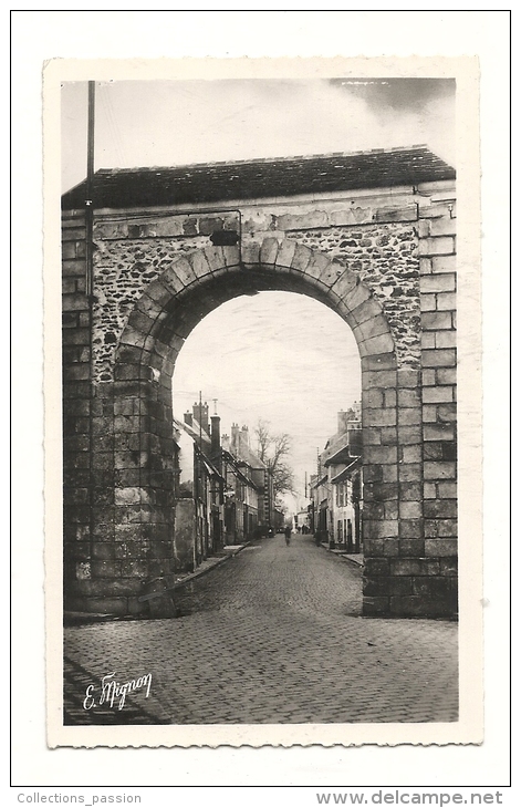 Cp, 77, Fontenay-Trésigny, La Porte, Voyagée 1955 - Fontenay Tresigny