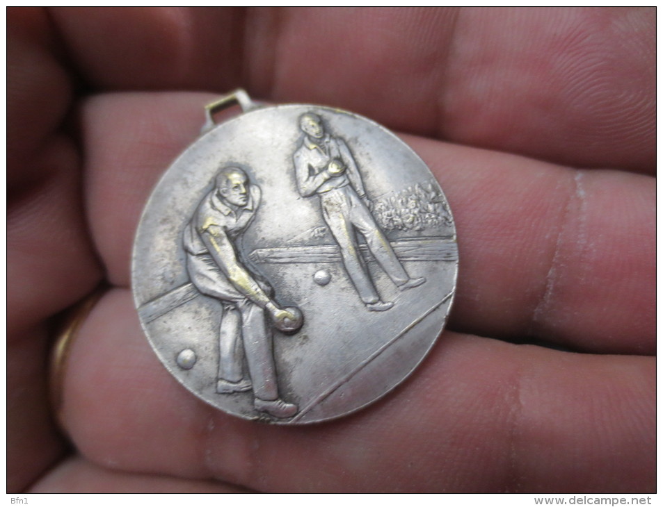 MEDAILLE - JOUEURS DE BOULES    - VOIR PHOTOS - Pendentifs