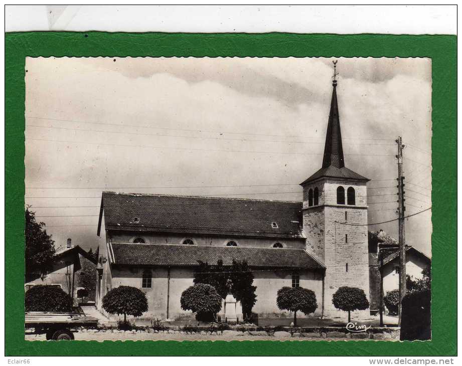 74 - VULBENS - L'Eglise Et Le Monument Aux Morts. CPSM Grd Format Dentellée Année 1960 - Autres & Non Classés