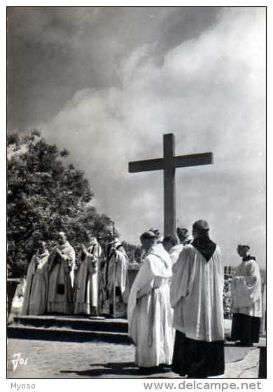 29  LANDEVENNEC Abbaye De St Guenole Grand Messe Pontificale, Religieux - Landévennec