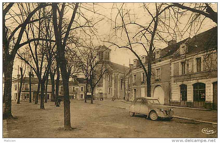 Vienne - Ref A 09 -saint-gervzis-les-trois-clochers-st-gervais-les-trois-clochers- La Place -  Carte Bon état - - Saint Gervais Les Trois Clochers