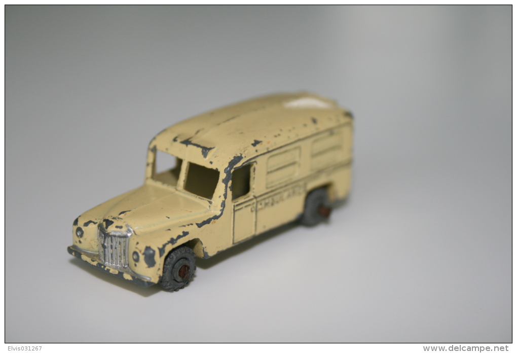 Matchbox Lesney 14A DAIMLER AMBULANCE - Regular Wheels, Issued 1956 - Matchbox