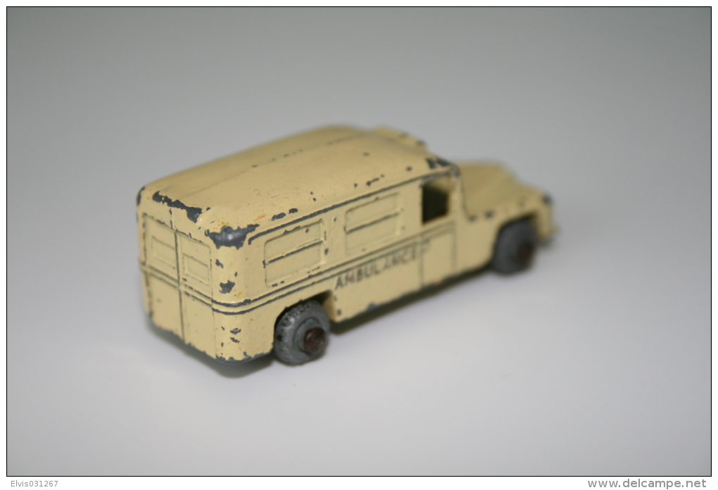 Matchbox Lesney 14A DAIMLER AMBULANCE - Regular Wheels, Issued 1956 - Matchbox