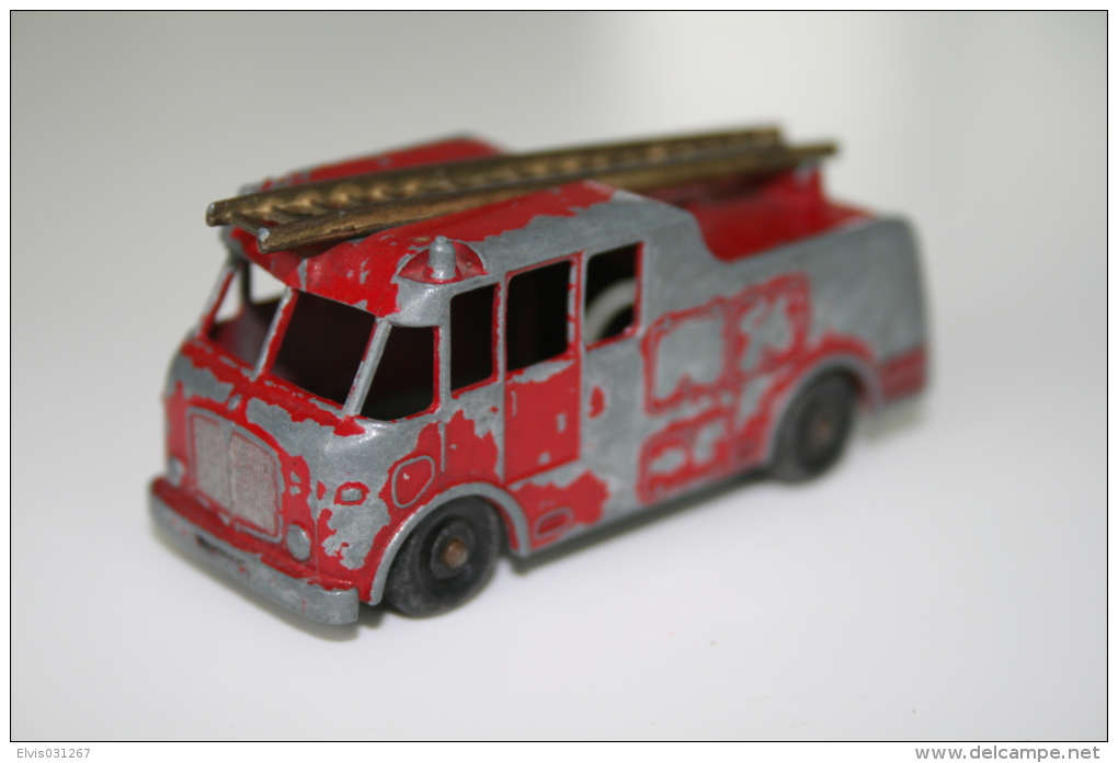 Matchbox Lesney 9C5 MERRYWEATHER MARQUIS FIRE ENGINE - Regular Wheels, Issued 1959 - Matchbox