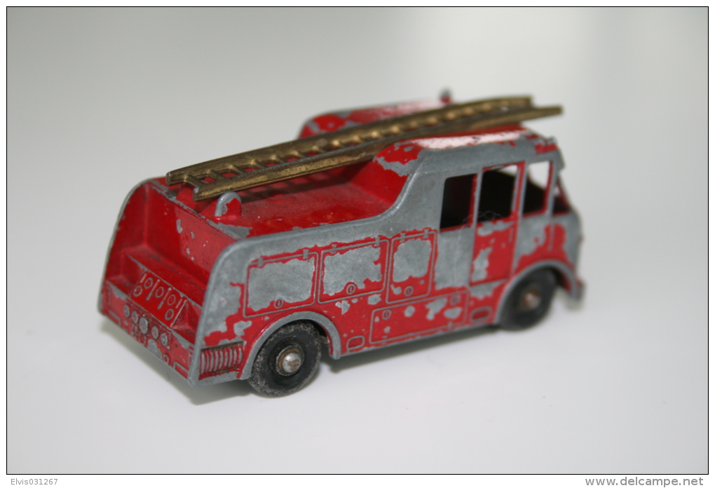 Matchbox Lesney 9C5 MERRYWEATHER MARQUIS FIRE ENGINE - Regular Wheels, Issued 1959 - Matchbox