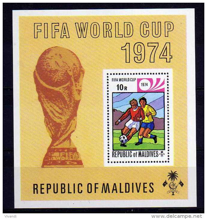 Maldive Islands - 1974 - Football World Cup Finals Miniature Sheet - MH - Maldives (1965-...)