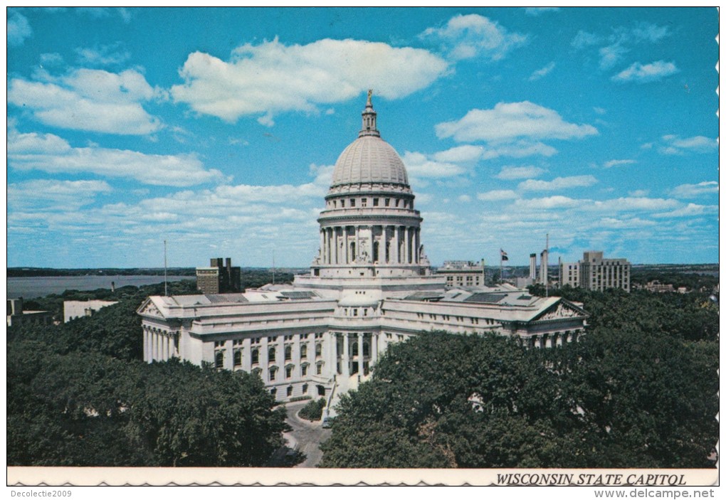 B73295 Wisconsin State Capitol Madisun   2 Scans - Madison