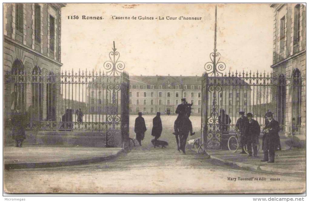 RENNES - Caserne De Guines - La Cour D'Honneur - Rennes