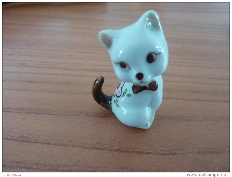 Chat En Porcelaine (hauteur 4 Cm) - Otros & Sin Clasificación