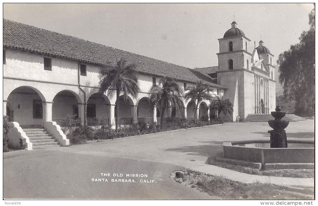 CP Amérique USA Californie SANTA BARBARA Calif  The Old Mission , Fontaine  ( Immeuble Habitation église ) - Santa Barbara