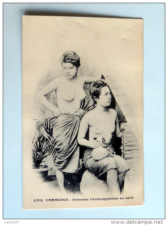 Carte Postale Ancienne : CAMBODGE : Femmes Cambodgiennes Aux Seins Nus Au Bain - Cambodge