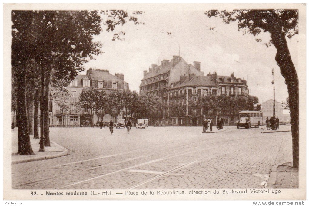 - CPA  - 44 - NANTES MODERNE - Place De La République - 348 - Nantes