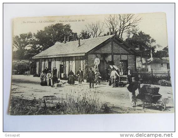 TOP COLLECTION OLERON   LE CHATEAU LA GARE DU CHEMIN DE FER TRES ANIMEE MOUREU - Ile D'Oléron