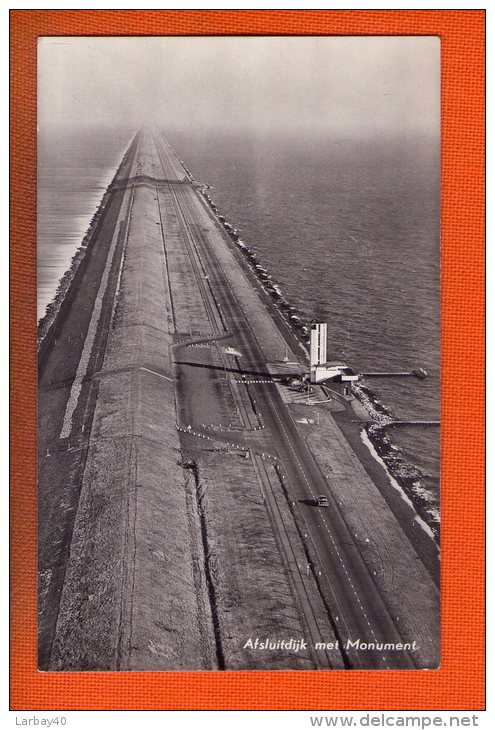 1 Cpa  AFSLUITDIJK MET MONUMENT - Den Oever (& Afsluitdijk)