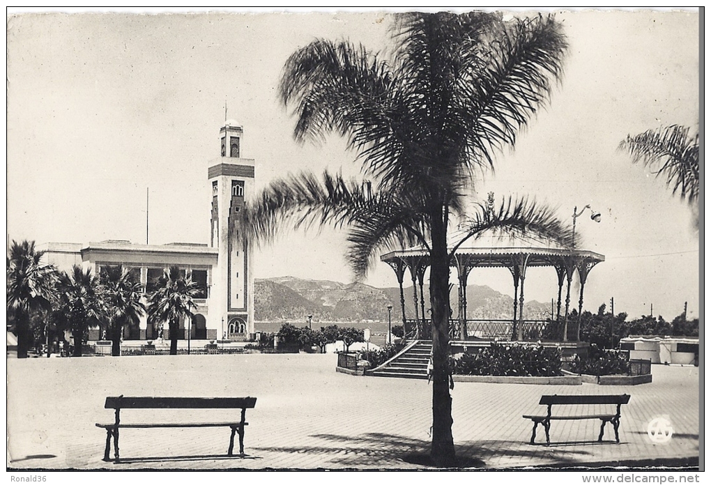 Cp Afrique Algérie PHILIPPEVILLE SKIKDA La Place Marquet Et L'hotel De Ville ( Kiosque ) - Skikda (Philippeville)