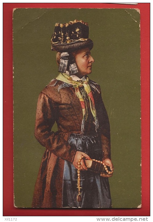 YVsCost-08 Litho  Dessin  Frauentracht Aus Dem Goms, Femme En Costume De Conches, Chapelet.Cachet Brig 1913, Pli Angle - Goms