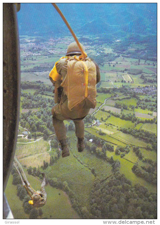 CPSM PARACHUTISME PARACHUTISTE PARACHUTE SORTIE TRANSALL - Paracadutismo