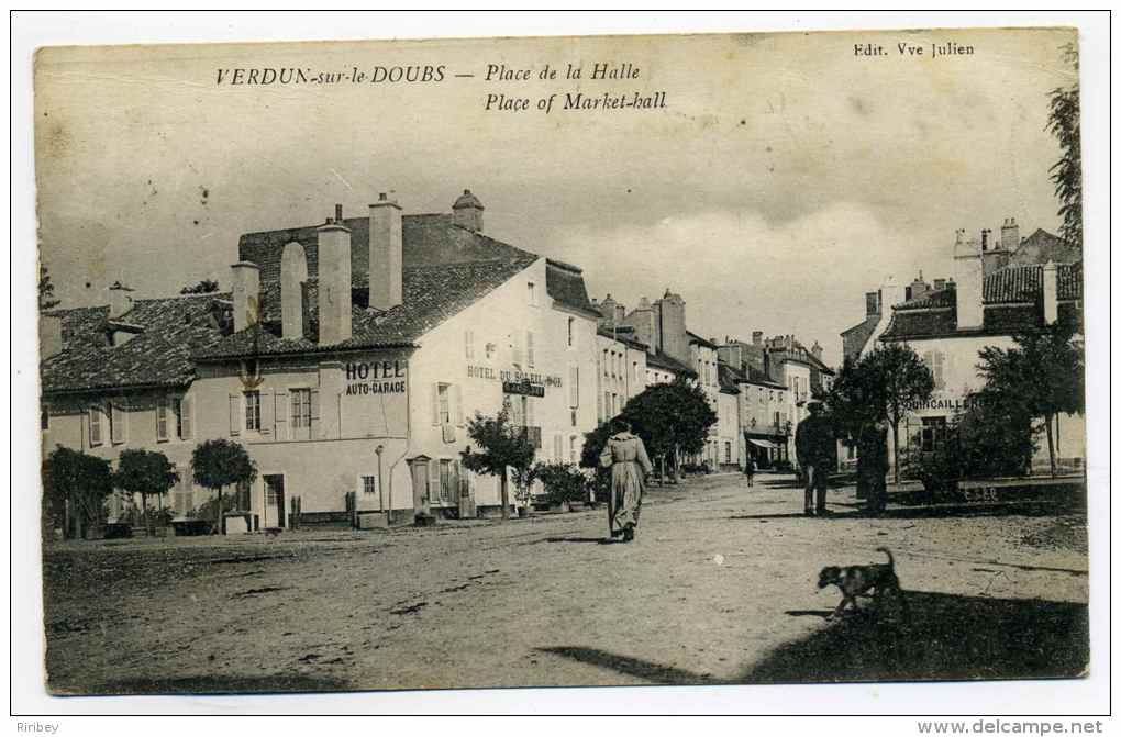 CPA /  VERDUN Sur Le DOUBS / Saône Et Loire / Place De La Halle  / Animée Avec Personnages / Circulée 1919 - Autres & Non Classés