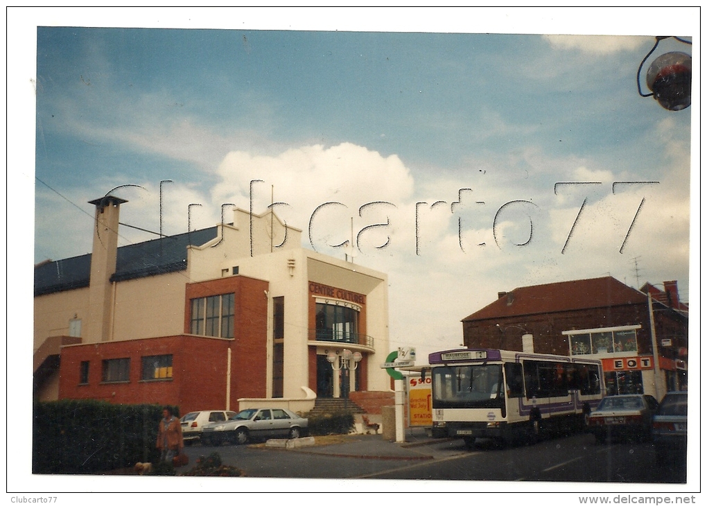 Jeumont (59): Photo Projet CP GF GP De L'arrêt De Bus Du Nouveau Centre Culturel + Magasin Peugeot 1990 (animé) RARE. - Jeumont