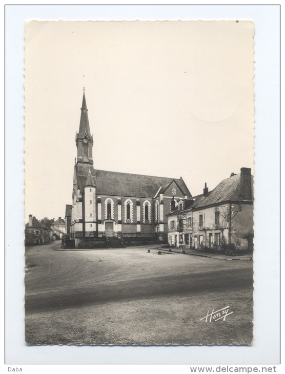Beaumont-la-Ronce. L'église Et La Poste. - Beaumont-la-Ronce