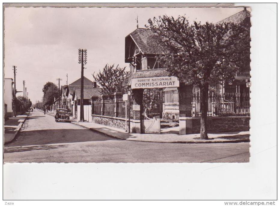 93.019/ BLANC MESNIL - Rue M. Gorki Et Le Commissariat  Cpsm - Le Blanc-Mesnil