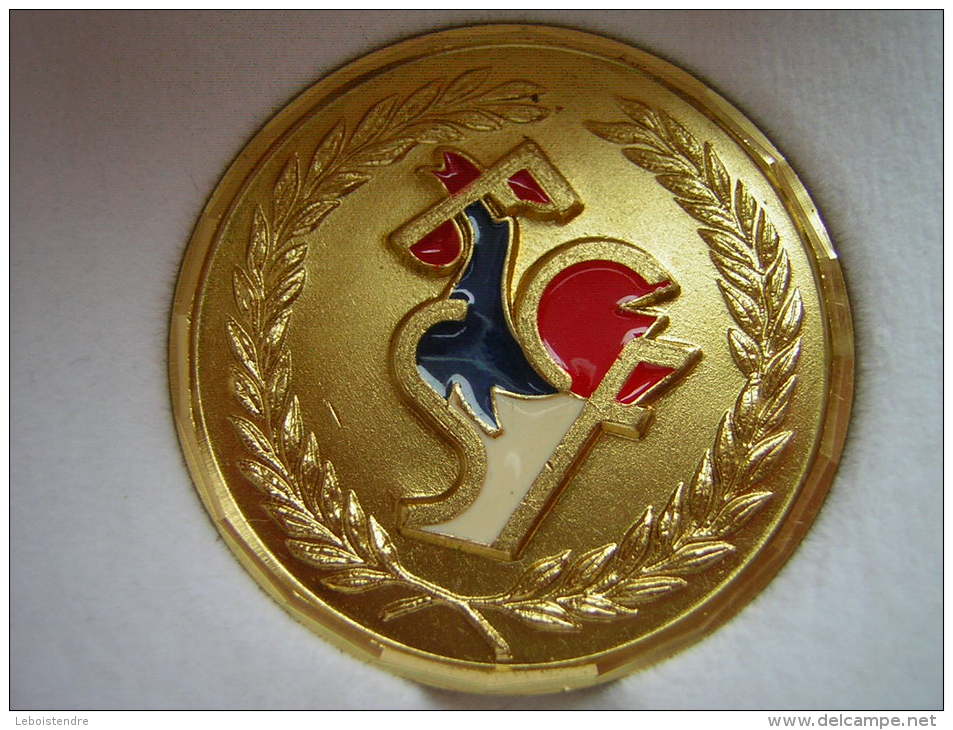 MEDAILLE ET SA BOITE FEDERATION SPORTIVE ET CULTURELLE  DE FRANCE - Professionnels / De Société