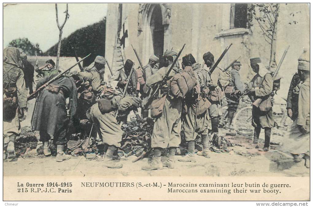 NEUFMOUTIERS MAROCAINS EXAMINANT LEUR BUTIN DE GUERRE CARTE COLORISEE - Otros & Sin Clasificación