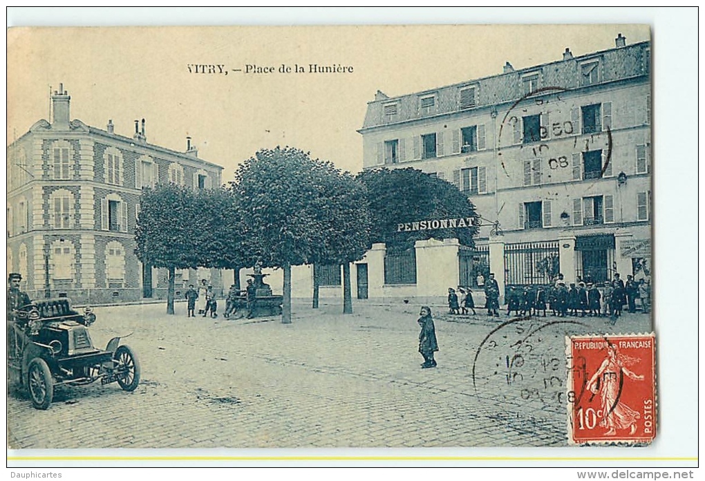 Vitry Sur Seine : Place De La Hunière, Pensionnat (élèves). 2 Scans. Edition ? - Vitry Sur Seine