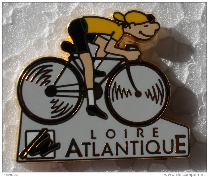 Pin´s CYCLISME CYCLISTE . 44 Loire Atlantique - Radsport