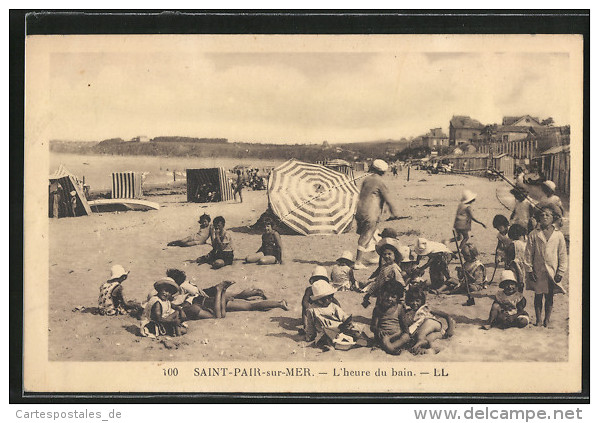 CPA Saint-Pair-sur-Mer, La Plage, Des Enfants Jouent Sur Le Sable Les Cabines Et Tentes De Plage En Arrière Plan - Saint Pair Sur Mer