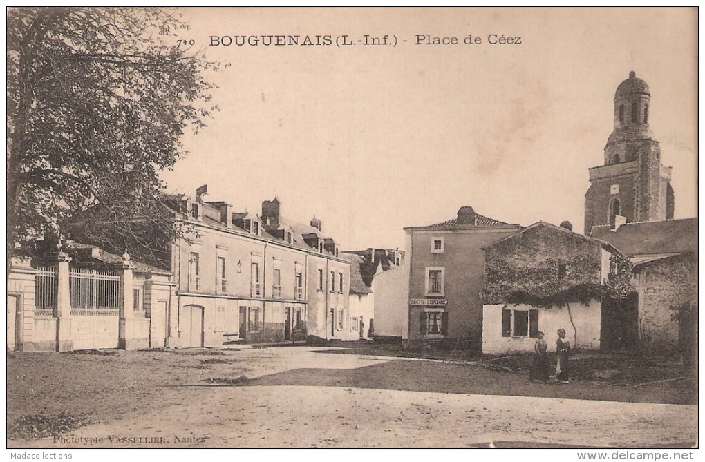 Bouguenais  (44) Place De Céez - Bouguenais