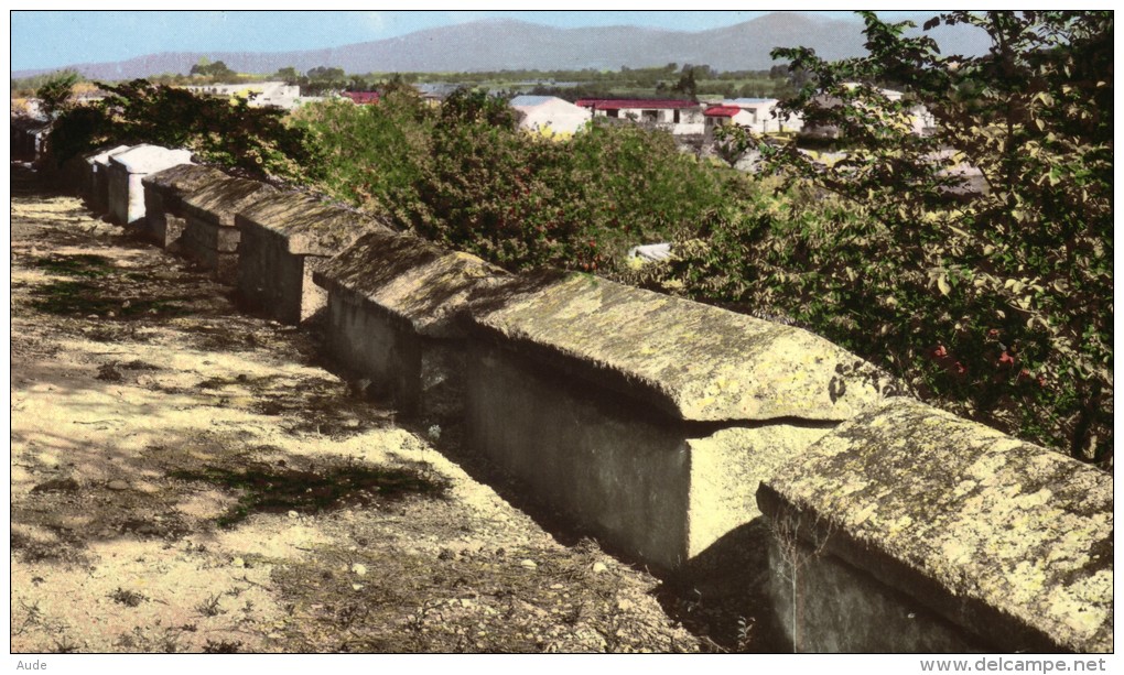 Mazan  (vue Du Village)- Les Sarcophages Romains- Très Belle CPSM  Colorisée- Voyagé En 76 - Mazan