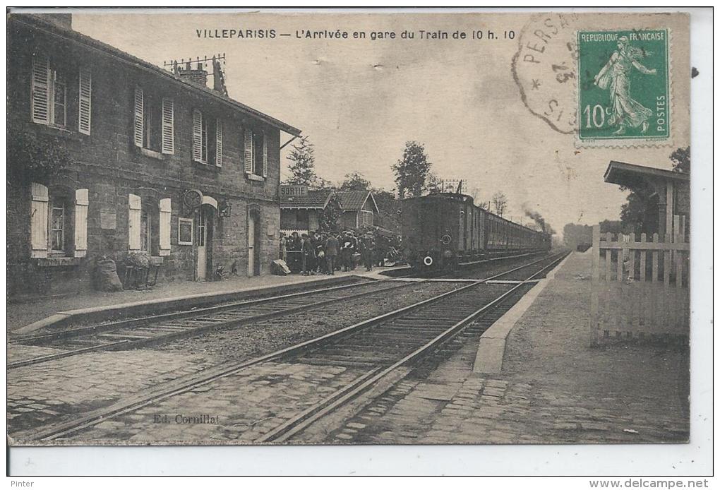 VILLEPARISIS - L'arrivée En Gare Du Train De 10h10 - Villeparisis