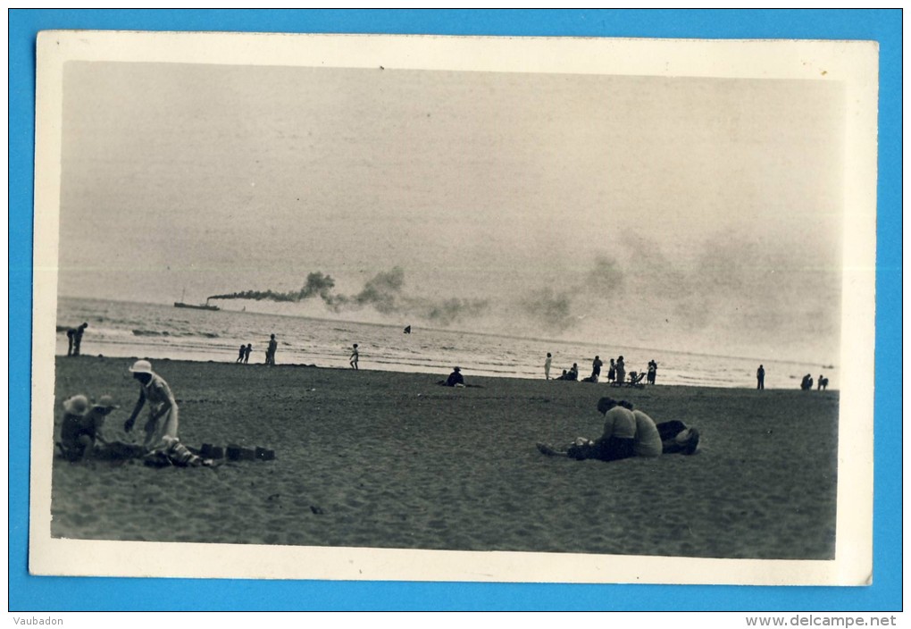 CP, A IDENTIFIER, Plage Avec Personnages Et Bâteau à Vapeur Au Large, Vierge - A Identifier