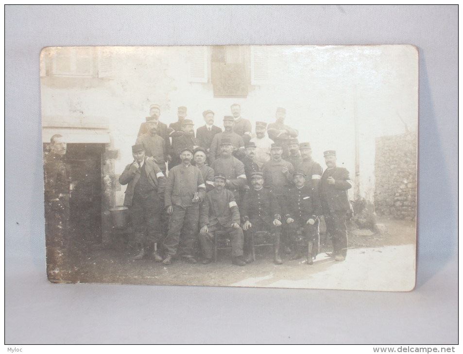 Carte Photo. Militaria. Groupes De Soldats. Militaires à Situer. Carte  "As De Trèfle" - Krieg, Militär