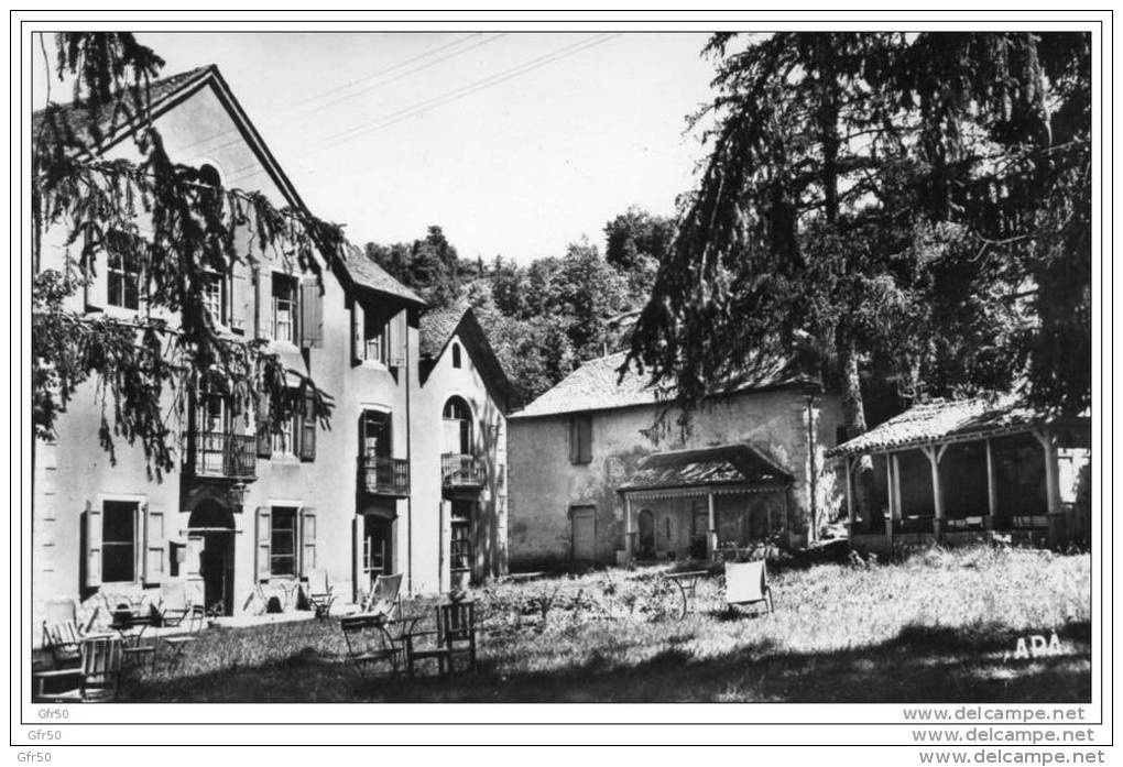 CPSM  -  TREBAS  LES  BAINS  (81)   Etablissement Thermal Et Les Sources Cuivreuses  ( Hotel Des Bains ) - Autres & Non Classés