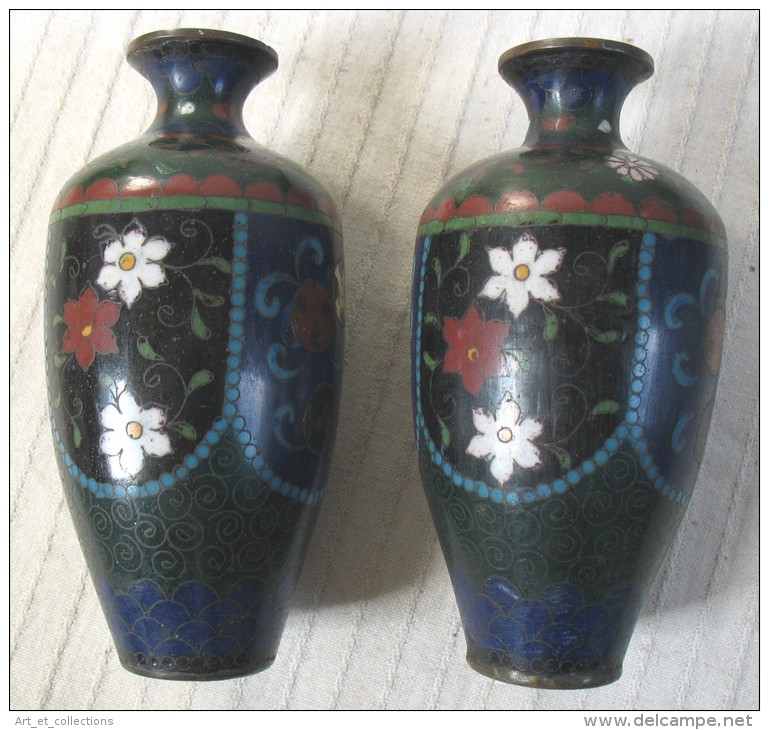 Paire De Beaux Vases Chinois En émaux Cloisonnés, Signés, D’époque XIXè - Asiatische Kunst