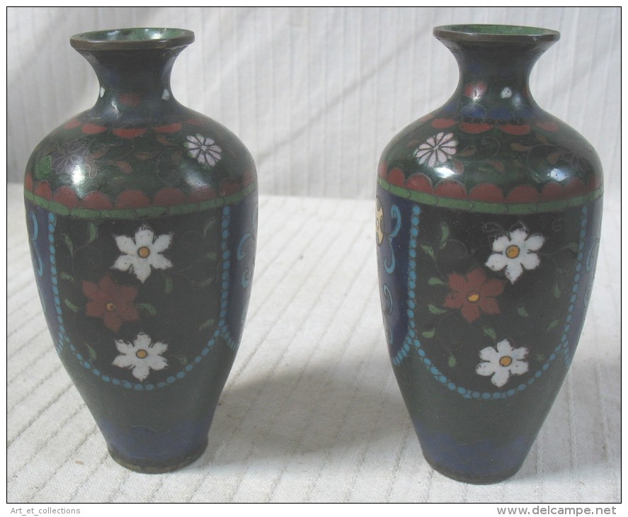 Paire de beaux vases chinois en émaux cloisonnés, signés, d’époque XIXè