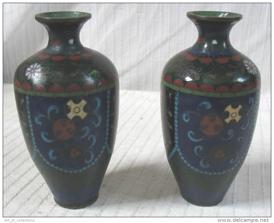 Paire de beaux vases chinois en émaux cloisonnés, signés, d’époque XIXè