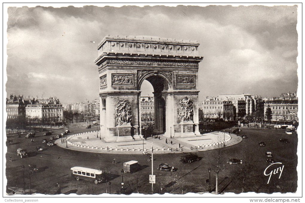 CP, 75, PARIS, Place Et Arc De Triomphe De L'Etoile, écrite, Voyagé En 1945, Editions D'Art Guy - Arc De Triomphe