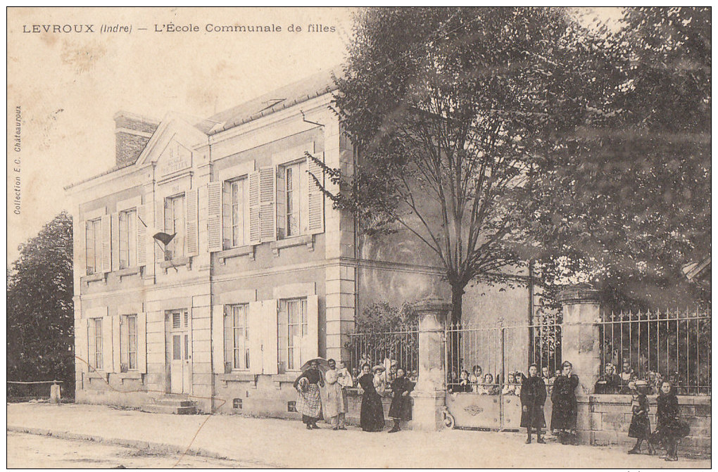 36 LEVROUX  Coin Du VILLAGE  ECOLE Communale FILLES  Enfants Devant L´ Entrée Et La Cour En 1905 - Other & Unclassified