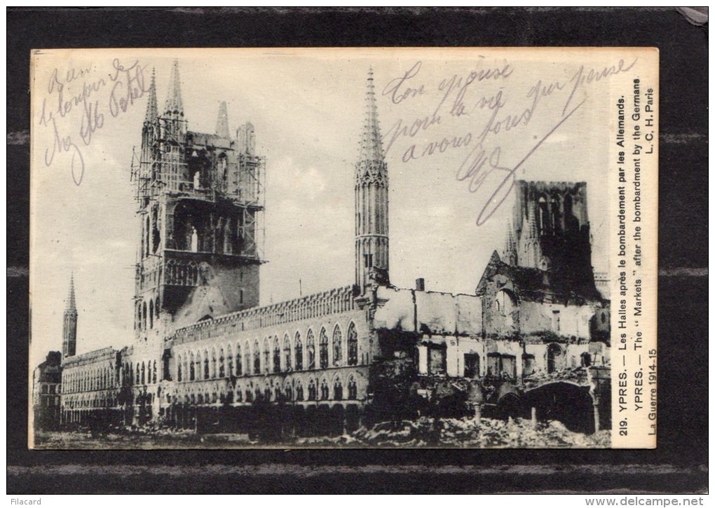 41587      Belgio,   Ypres -  Les    Halles  Apres Le   Bombardement Par  Les  Allemands,  NV(scritta) - Ieper