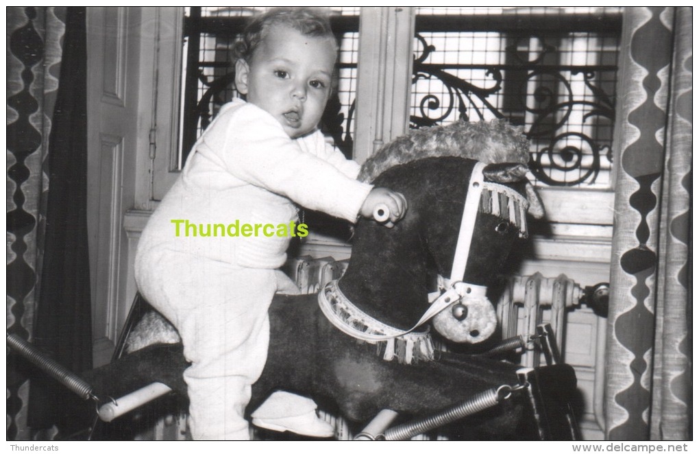 ANCIENNE PHOTO ENFANT FILLE GARCON JOUET CHEVAL   ** VINTAGE AMATEUR  SHOT CHILD BOY GIRL TOY HORSE - Personnes Anonymes