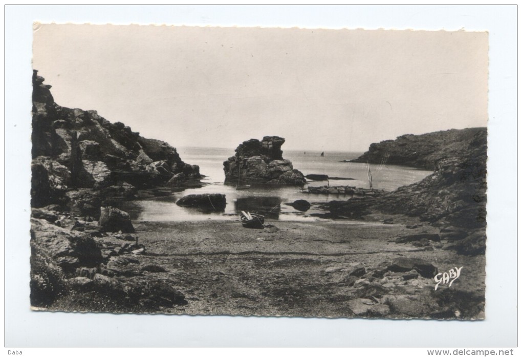 Groix.  Port Nicolas Et Le Rocher De La Vache. - Groix