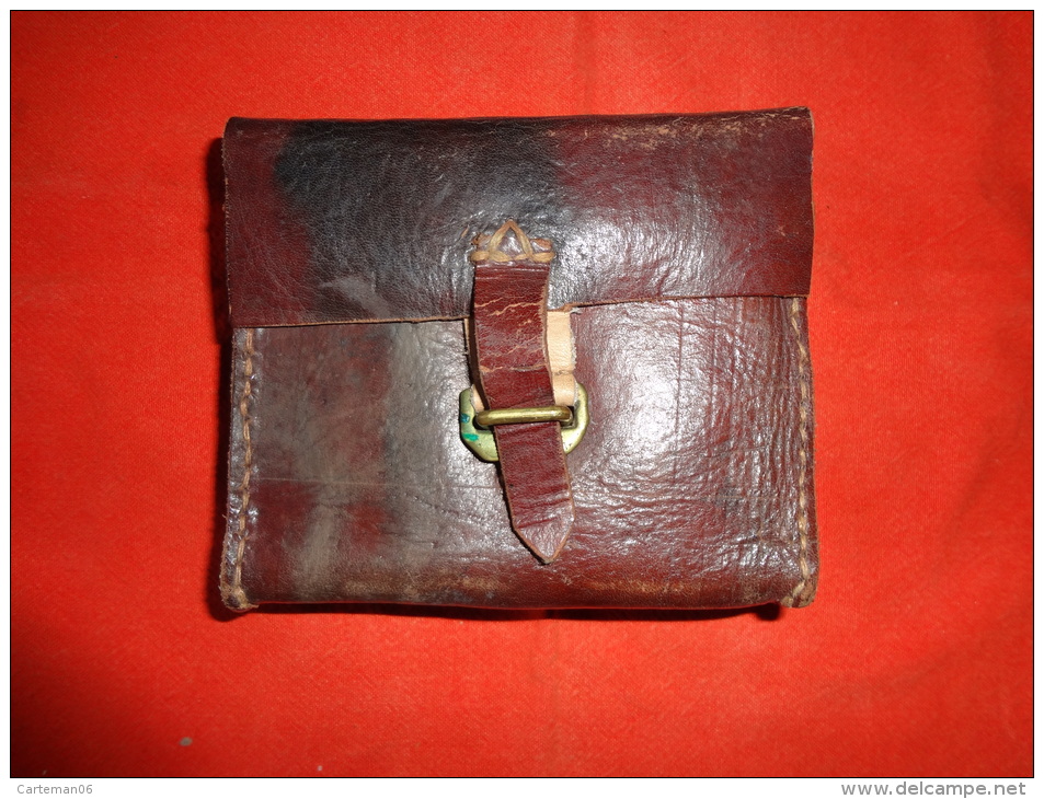 Militaria - Etui (pochette) En Cuir à Passant Pour Accéssoires (nettoyage Ou Boussole ?) - Armée Francaise - Equipement