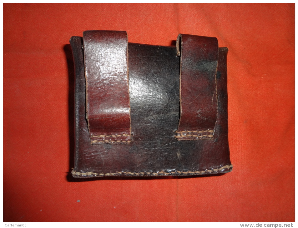 Militaria - Etui (pochette) En Cuir à Passant Pour Accéssoires (nettoyage Ou Boussole ?) - Armée Francaise - Equipement