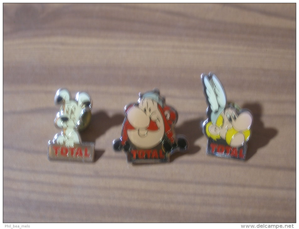 ASTERIX - PIN'S TOTAL - LOT DE 3 (ASTERIX OBELIX ET IDEFIX) SERIE COMPLETE - ETAT EXCELLENT - Astérix