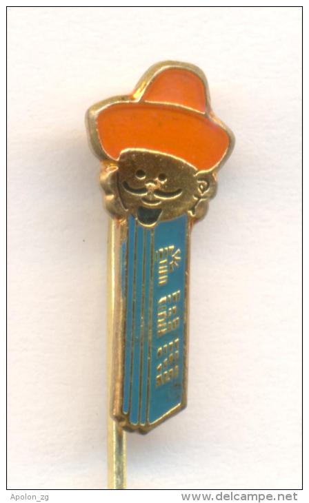 Rare 1976 Pez Dispenser Shaped Enamel Pin Badge - Mexican With Sombrero PEZ PEZ - Altri & Non Classificati