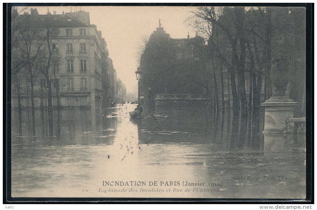 75 --- Paris - Inondation De Paris -- Janvier 1910 -- Esplanade Des Invalides Et Rue Del'Universite - Inondations De 1910