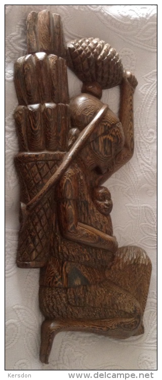 Sculpture Sur Bois Une Femme Et Son Enfant Transportant Du Bois - Provenance Brazzaville - Rare - Afrikanische Kunst